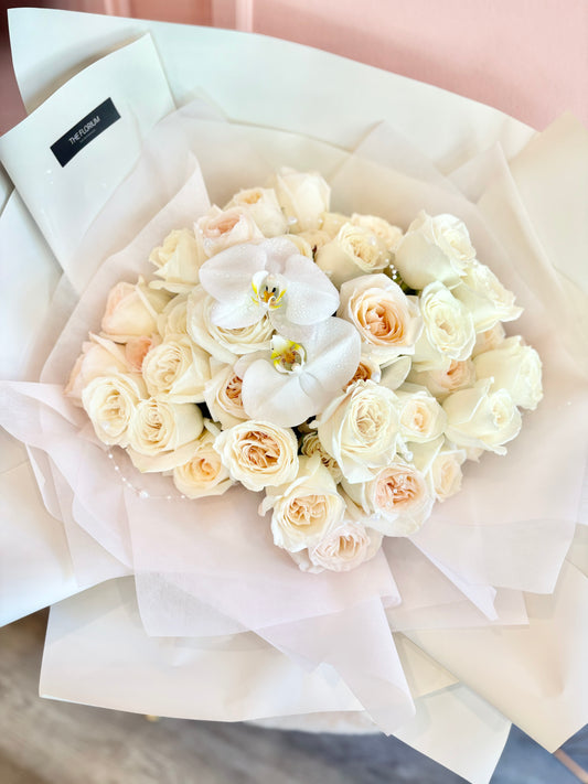 White & Blush Garden Rose Bouquet ✨