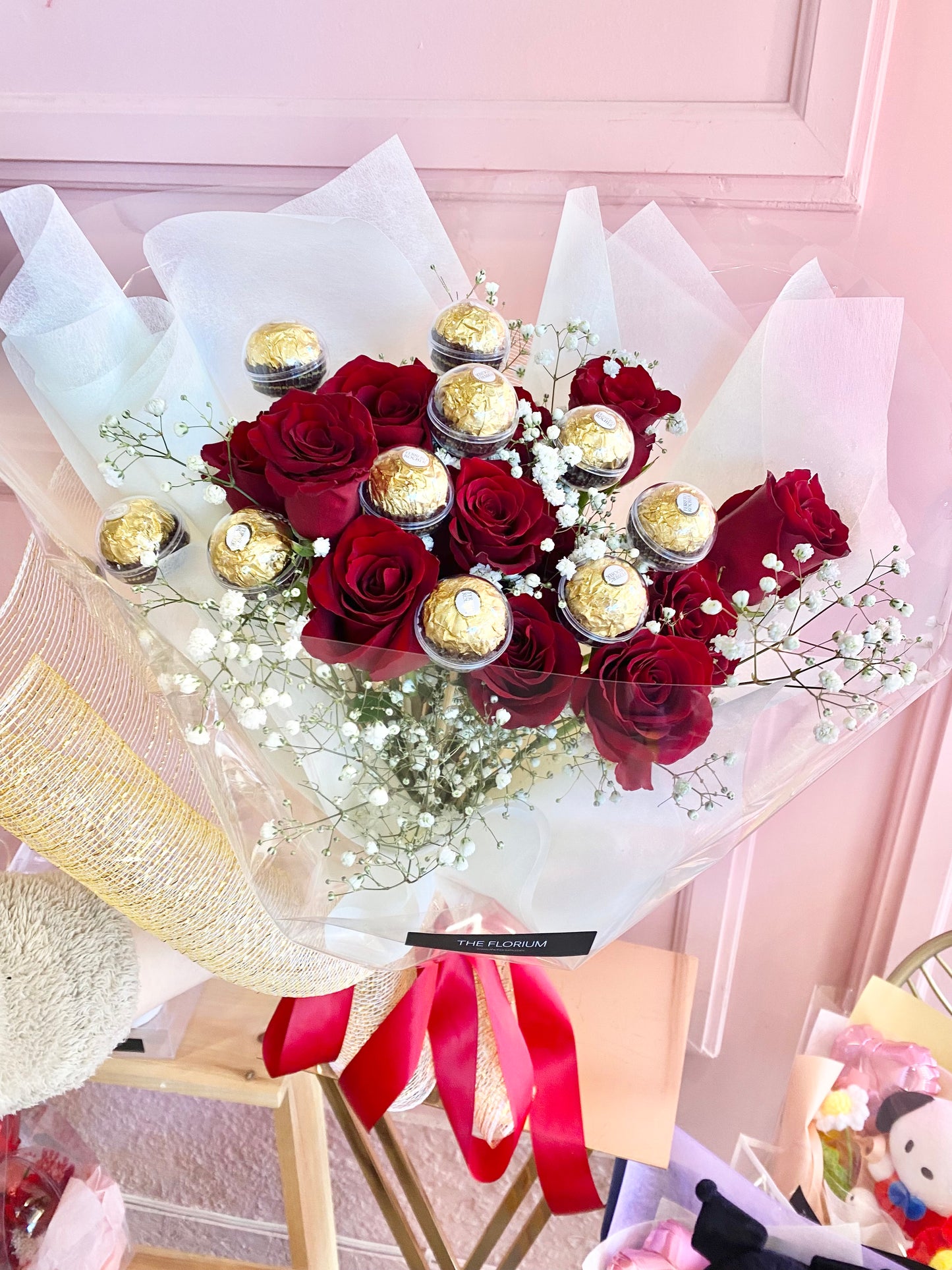 Vday - Fresh Red Roses with Chocolates š¹