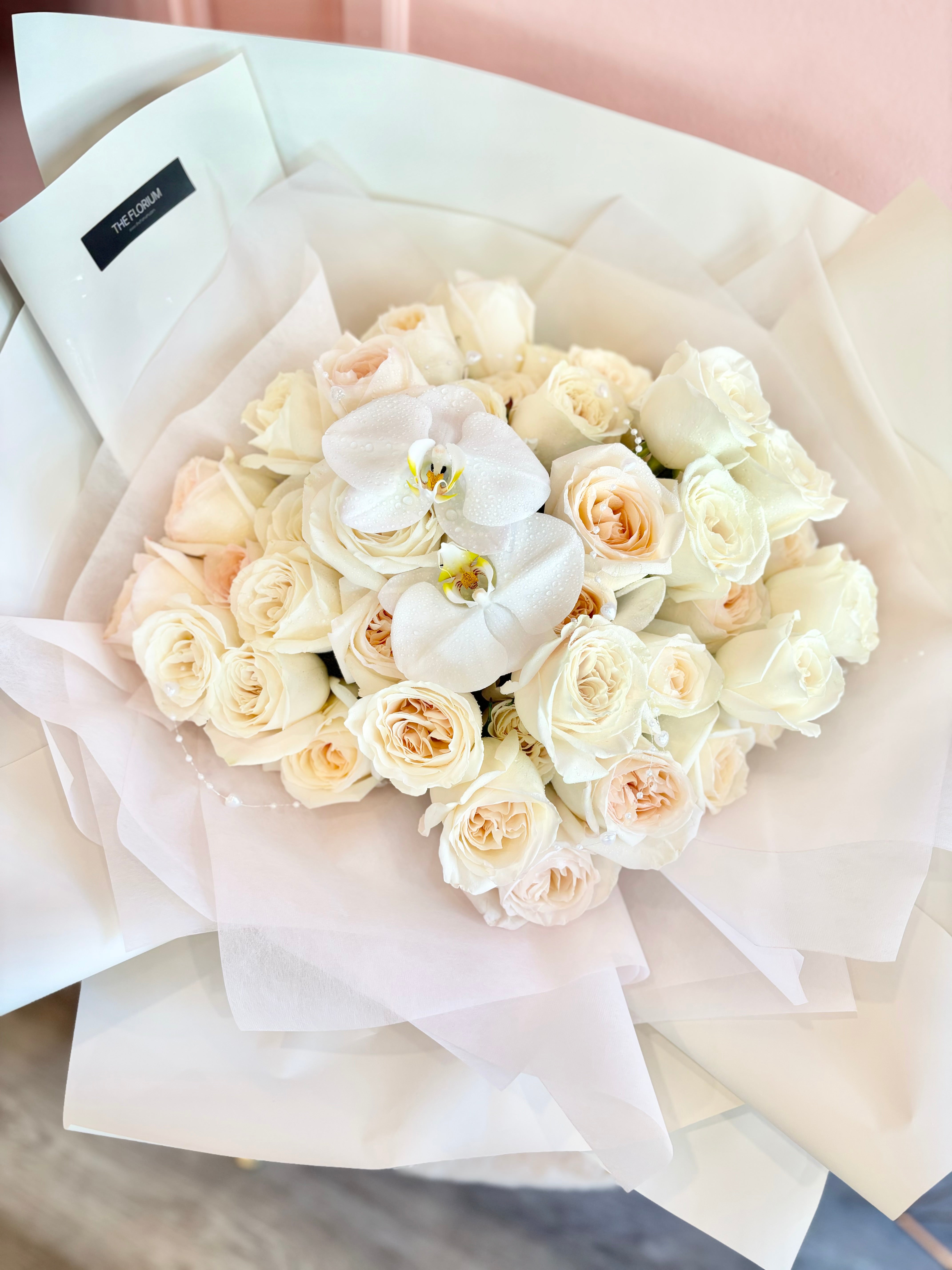 White & Blush Garden Rose Bouquet – THE FLORIUM